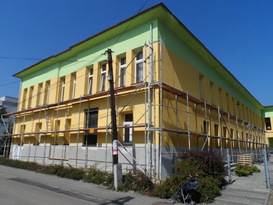 Riverside Scaffolding Rental supporting exterior building renovations with safe, professional scaffold installation.