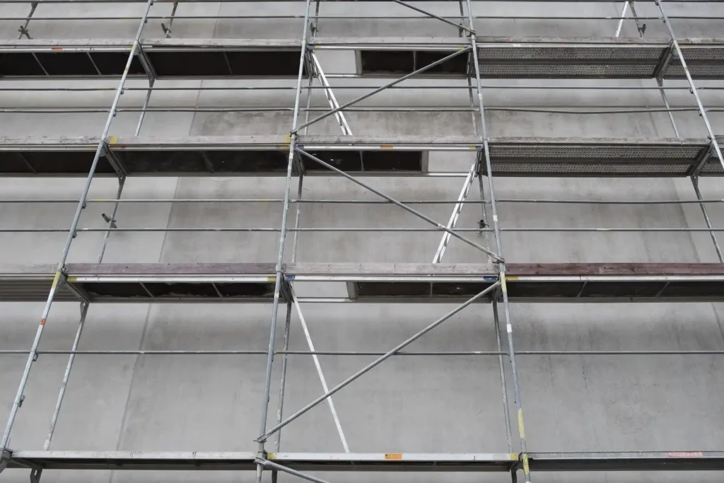 Riverside Scaffolding Rental offering modular scaffolding solutions for concrete and façade work.