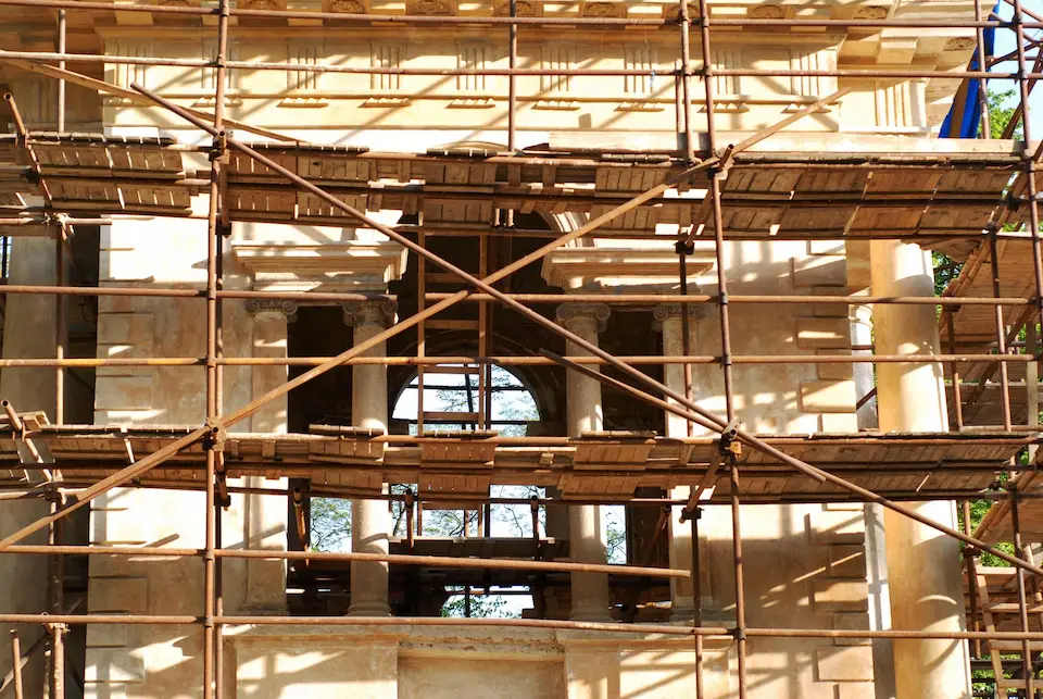 Riverside Scaffolding Rental featuring stair access scaffolding for safe worker movement on job sites.